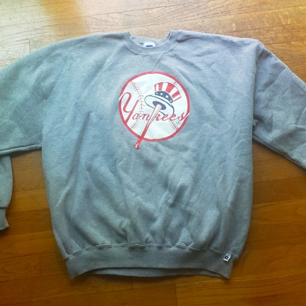 Vtg mens late 90s/early 2000s yankees crewneck